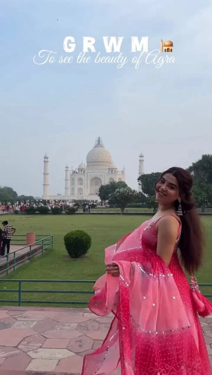 Gown :  Gerorrget Chiffon Heavy Fox Digital Print